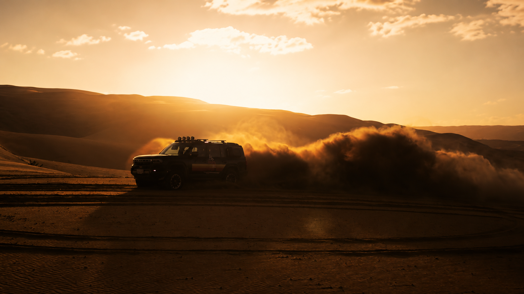 JETOUR desert campaign scene